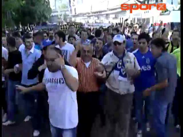 Fenerbahçe Taraftarından Gözaltı Protestosu