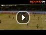 �sve�li kaleciden futbolu b�rakt�racak hareket
